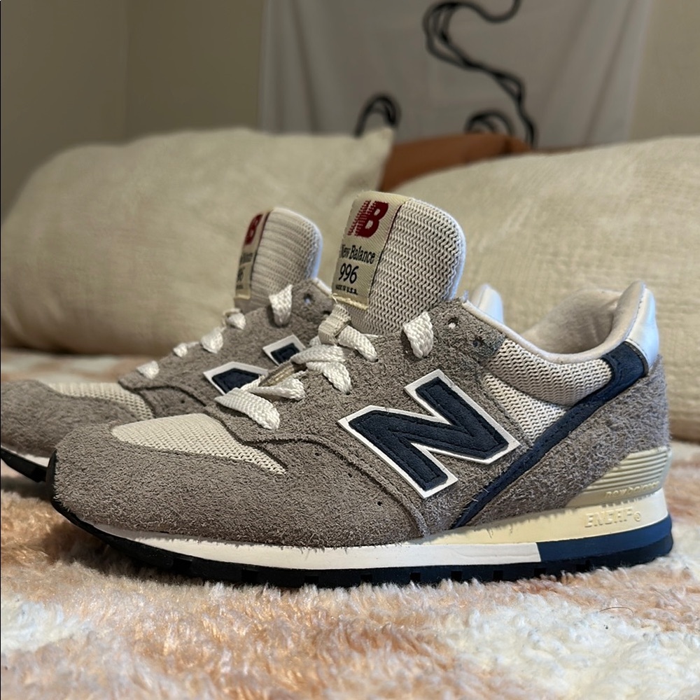 New Balance 996 grey/navy sneakers